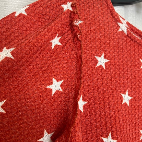 Red Star Print Waffle Knit Top with Tie-Back – Size Small - Picture 3 of 7